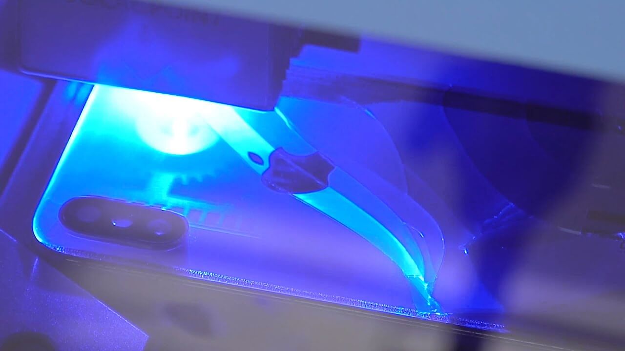 The world's first Blue Light Laser Separation Machine separate the back glass & frame of iPhone X